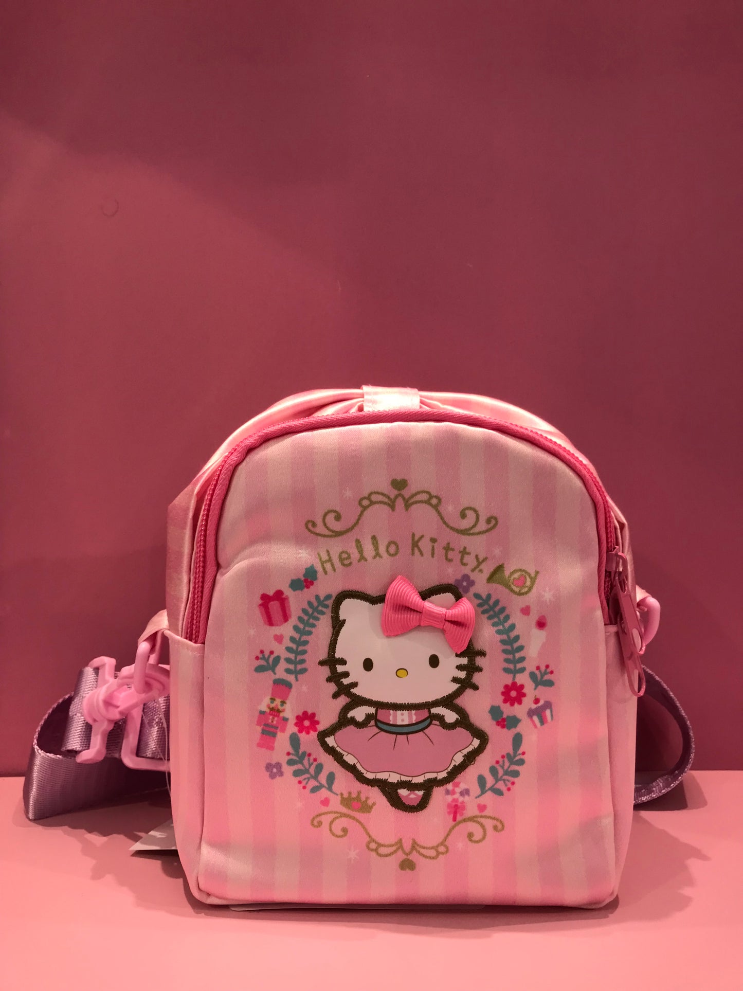 HELLO KITTY SHOULDER POUCH NUTCRACKER