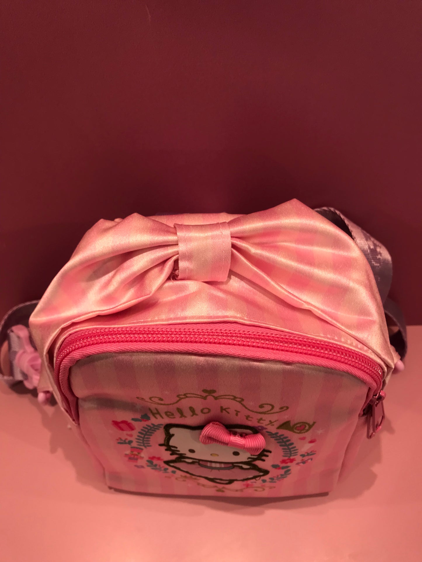 HELLO KITTY SHOULDER POUCH NUTCRACKER