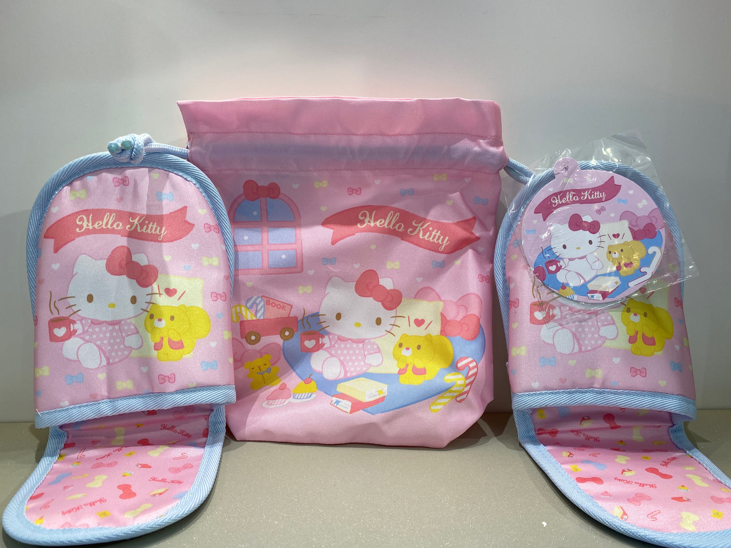HELLO KITTY DRAWSTRINGS BAG W SLIPPER