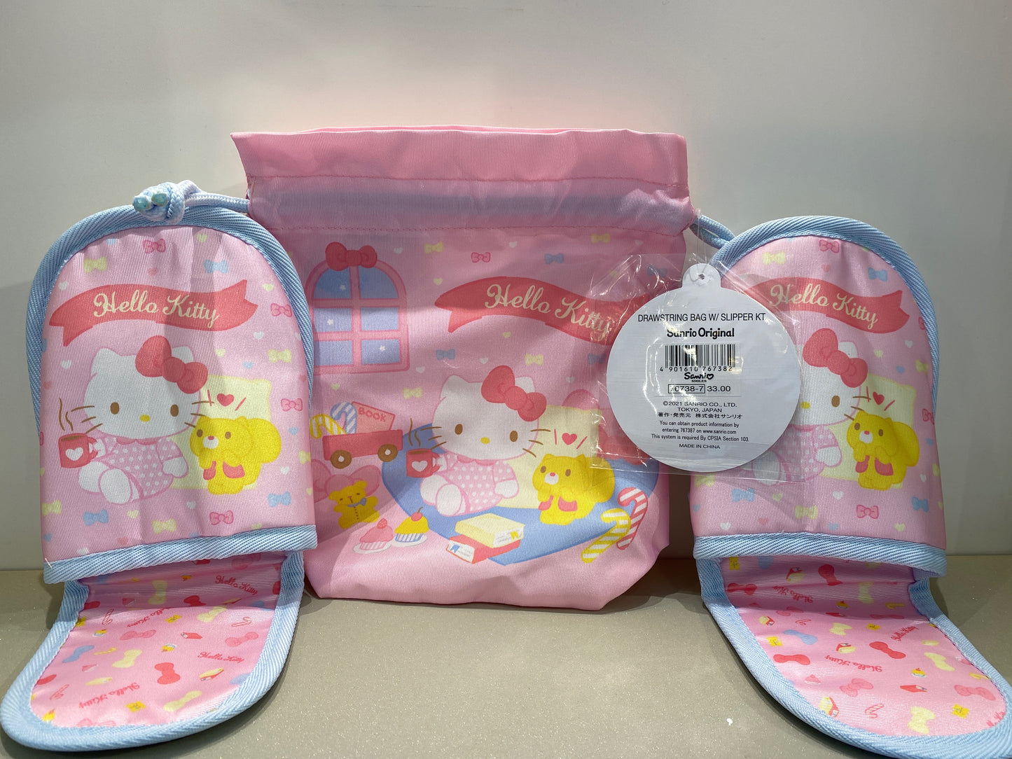 HELLO KITTY DRAWSTRINGS BAG W SLIPPER