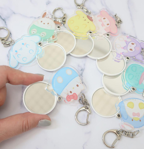 SANRIO JAPAN ORIGINAL HELLO KITTY MINI HAND MIRROR KEYCHAIN