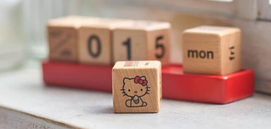 SANRIO ORIGINAL HELLO KITTY WOODEN CALENDAR