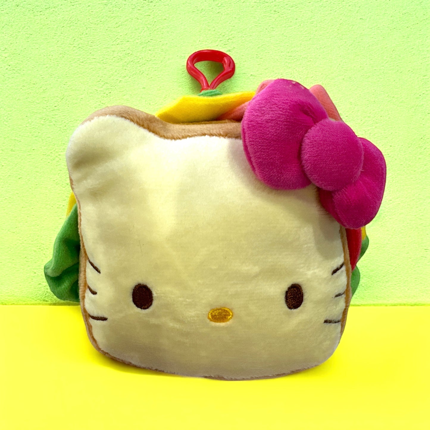 SANRIO HELLO KITTY SANDWICH W / BALL KEYCHAIN